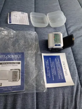 Ub-521 A&d Medical Life Source Wrist Blood Pressure Monitor With Case New No Box