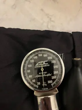 Adc 634782007225 Diagnostix Aneroid Sphygmomanometer Black With Large Adult Cuff #3