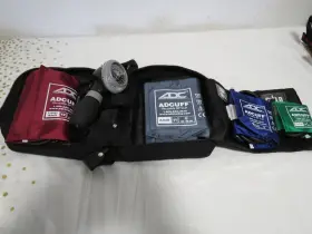 732-mcc Adc Multikuf Model 732 4-cuff Emt Kit With 804 Portable Palm Aneroid