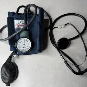 Adc 832lf Adcuff Manual Analog Bp Kit With Stethoscope And Case