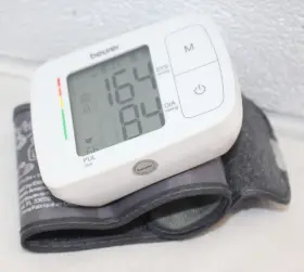 Beurer 211125657215 Talking Wrist Blood Pressure Monitor Cuff Bc21 Works Great Clean