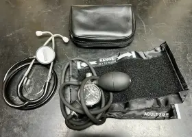 Hsp150ms Labtron Stethoscope And Adult Blood Pressure Cuff With Cast Medical Kit