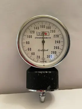 R50383 Labtron Vintage Sphygmomanometer Made In Japan - Used