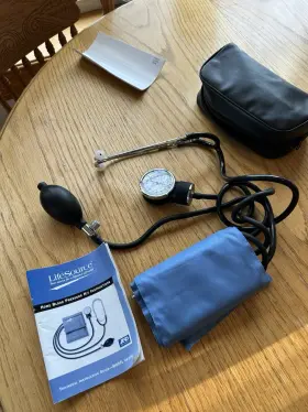 Ua-100 Lifesource A&d Life Source Model Blood Pressure Monitor With Carry Bag Self-taking