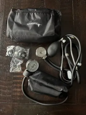 100-040bk Lumiscope New Pro Blood Pressure Kit Stethoscope Sphygmomanometer Black