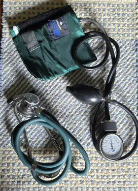 91-020-001 Mabis Aneroid Sphygmomanometer Manual Blood Pressure Cuff With Stethoscope And Case