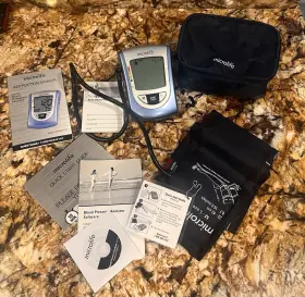 Bp3nq1-4z Microlife Carry Along Blood Pressure Monitor Model With Case-pre Owned