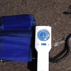 Norelco Hc2500 Automatic Analog Blood Pressure Monitor White Blue With Cuff Case