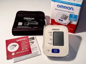 202305016647l Omron 3 Series Blood Pressure Monitor. New In Box