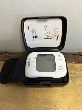 4350 Omron Bp Wristlet Monitor. Model 4350. Seven Series. Great Condition
