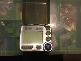 Hem-650 Omron 670it Deluxe Wrist Blood Pressure Monitor