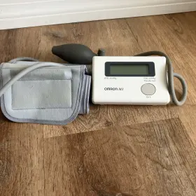 Hem-422c2-e Omron M1 Blood Pressure Monitor