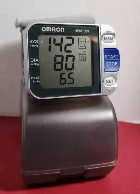 Hem-609-n Omron Hem-609n Digital Wrist Blood Pressure Monitor Bp Works Great