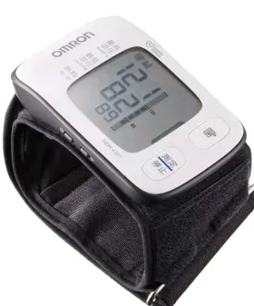 Hem-6301 Omron Wrist Blood Pressure Monitor White Brand New