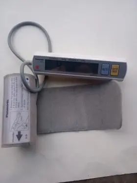 3109 Panasonic Ew Automatic Blood Pressure Monitor. Working