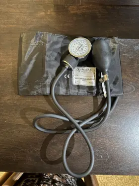 882-tea Prestige Medical Sphygmomanometer With Carrying Case Adult Size 25.4 To 40.6cm