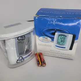 Radio Shack 040293002541 Blood Pressure Monitor Wrist Automatic Bp Cuff Gauge Machine Tester With Memory