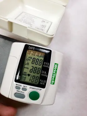 82-3649 Wristech Wrist Digital Blood Pressure Monitor With Case Tested Working #2