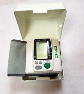 82-3649 Wristech Wrist Digital Blood Pressure Monitor With Case Tested Working