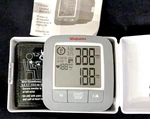 Walgreens Deluxe Gentleinflate Wrist Blood Pressure Digital Monitor W/case Euc. Fixed Price $9.95.